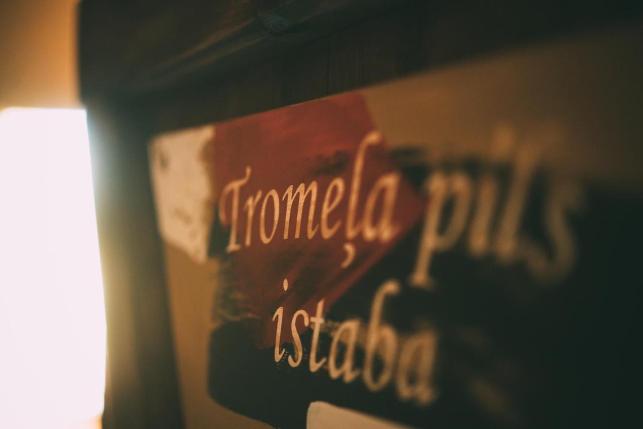 Hotel Viesu Nams Melnsils Zewnętrze zdjęcie