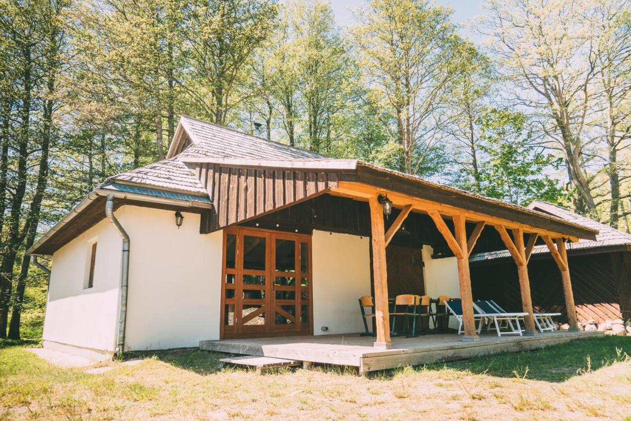 Hotel Viesu Nams Melnsils Zewnętrze zdjęcie