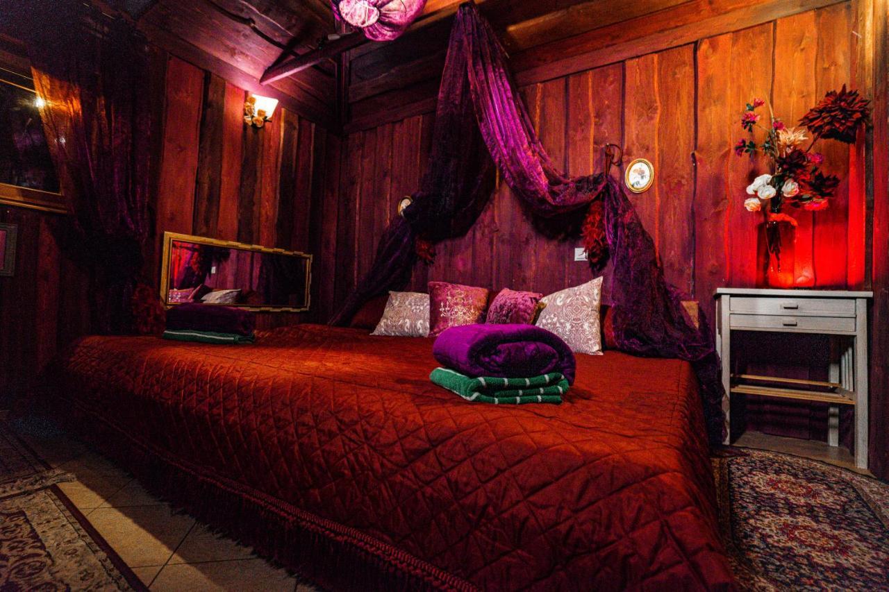 Hotel Viesu Nams Melnsils Zewnętrze zdjęcie