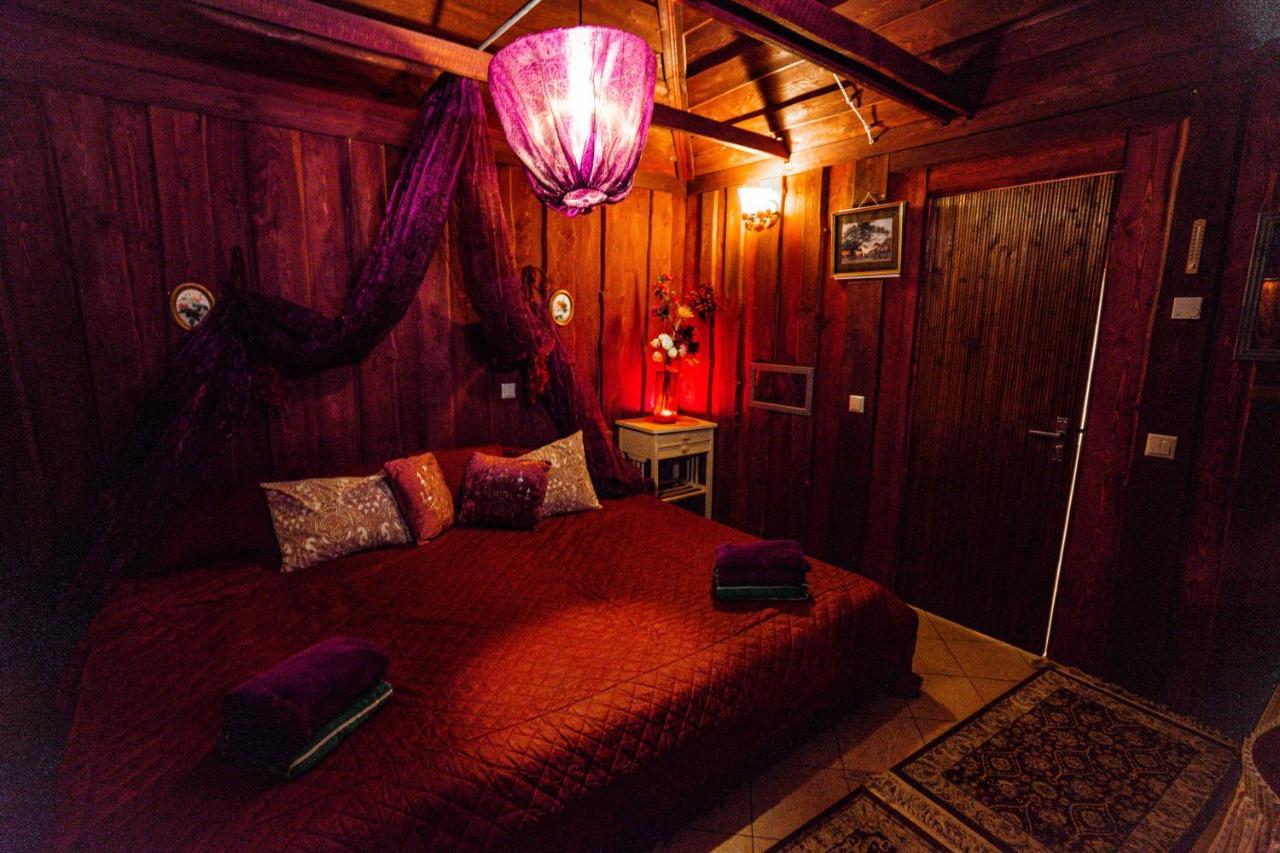 Hotel Viesu Nams Melnsils Zewnętrze zdjęcie