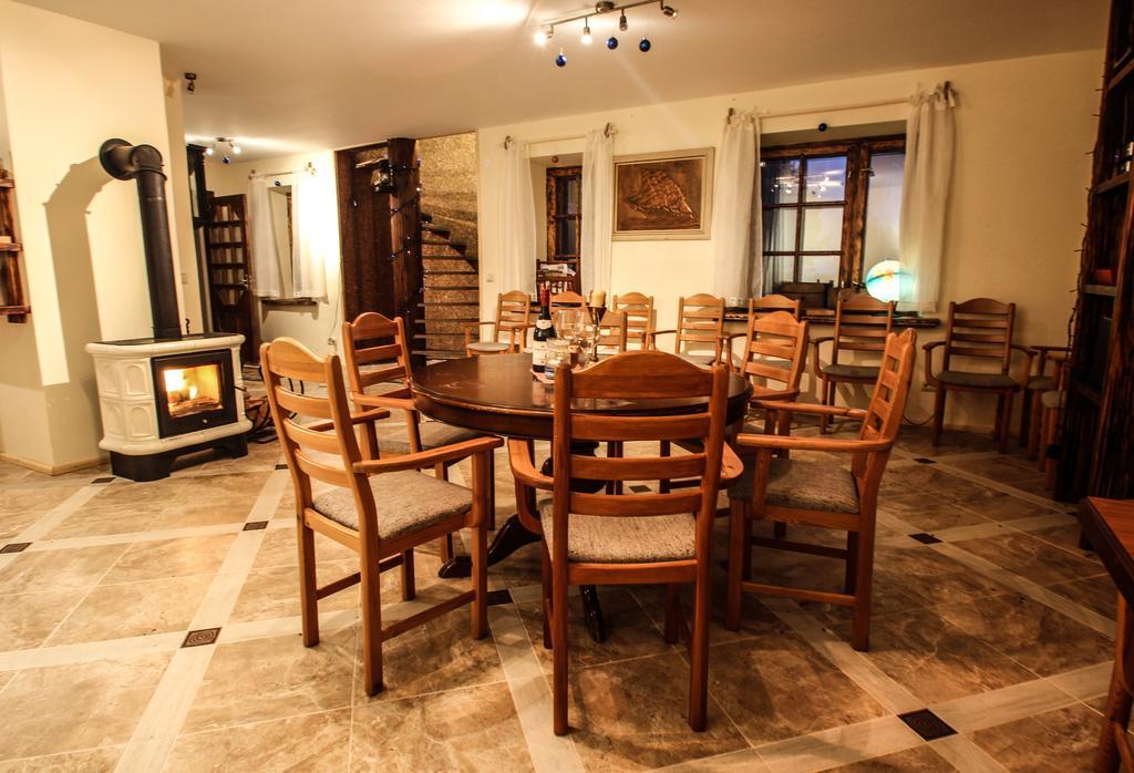 Hotel Viesu Nams Melnsils Zewnętrze zdjęcie