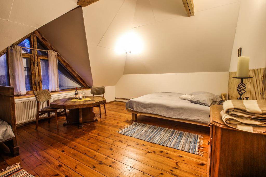 Hotel Viesu Nams Melnsils Zewnętrze zdjęcie