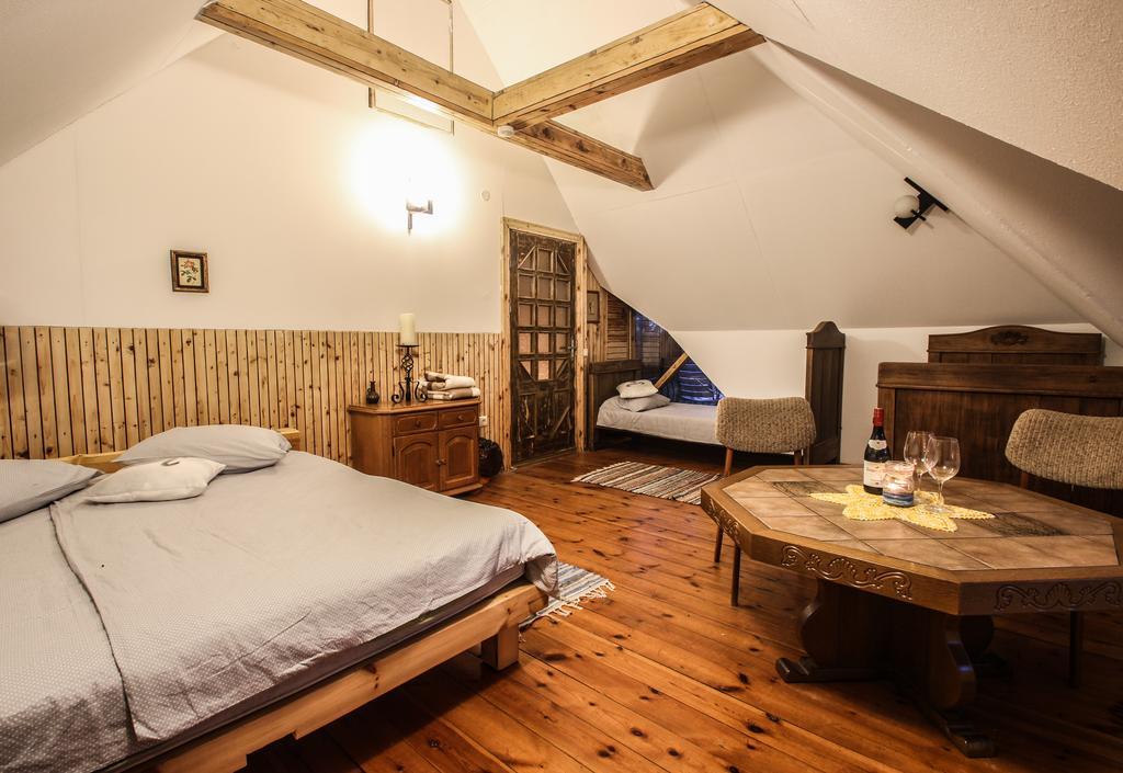 Hotel Viesu Nams Melnsils Zewnętrze zdjęcie