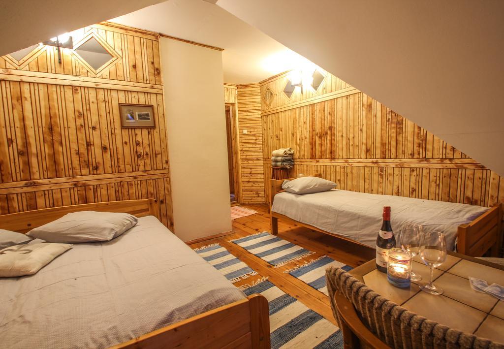 Hotel Viesu Nams Melnsils Zewnętrze zdjęcie