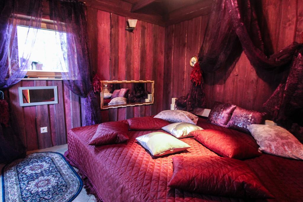 Hotel Viesu Nams Melnsils Zewnętrze zdjęcie