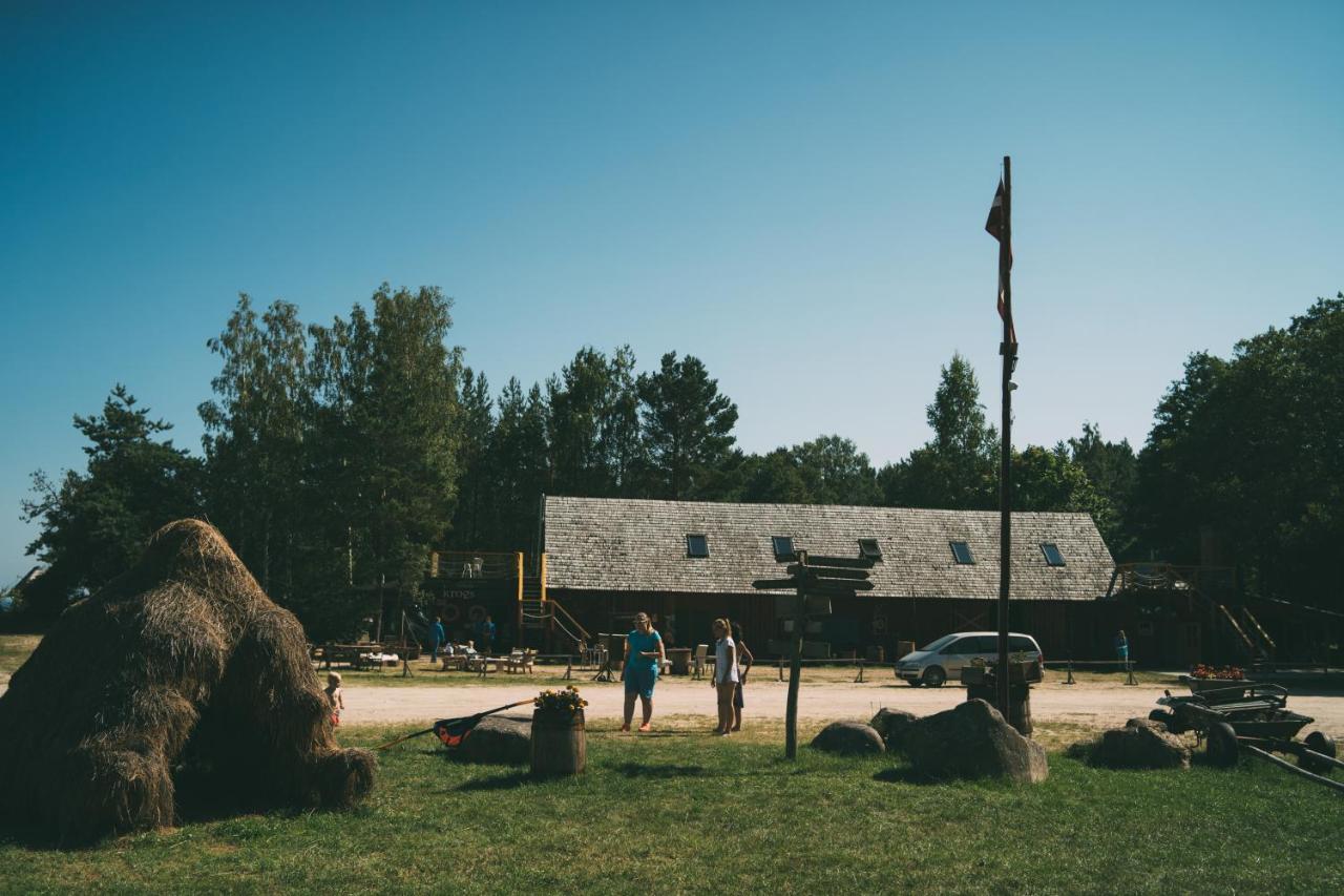 Hotel Viesu Nams Melnsils Zewnętrze zdjęcie